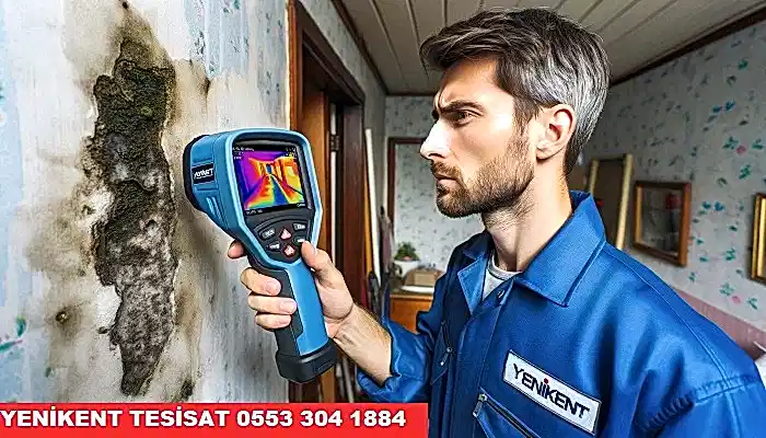 Yenikent'teki tesisat teknisyeni termal kamera kullanarak su kaçağı tespiti yapıyor.