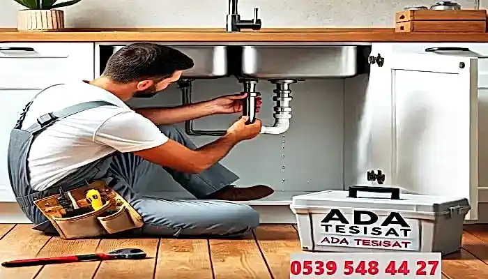 Batıkent'te mutfakta su kaçağı tamiri yapan profesyonel tesisatçı, ADA Tesisat ekibi tarafından yapılan daire içi musluk onarımı hizmeti. Hızlı ve garantili Batıkent tesisatçı hizmeti arayanlar için çözüm sağlayan usta.