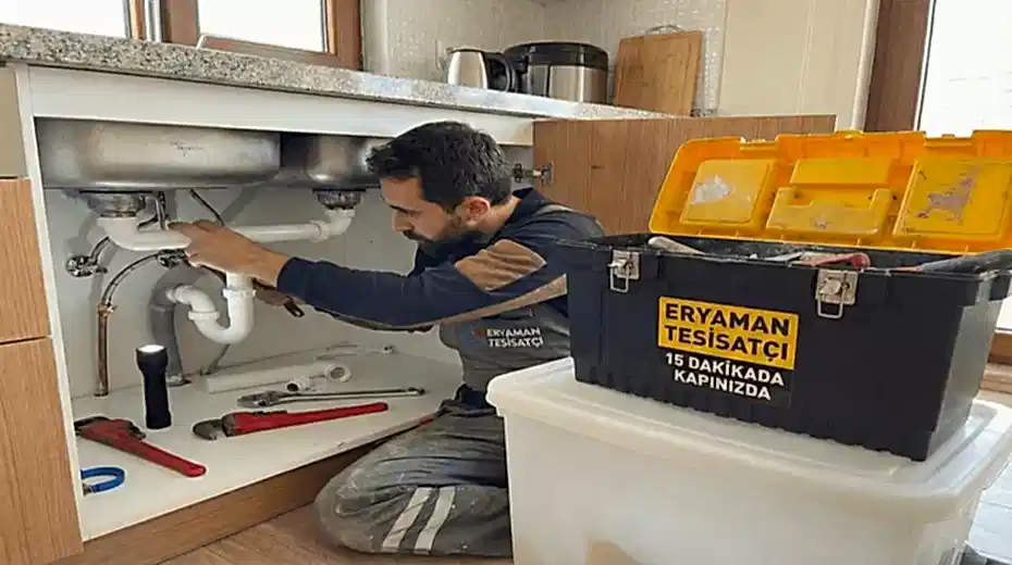 Eryaman'da hızlı tesisat servisi veren usta mutfak lavabosu tamir ediyor, takım çantasında 15 dakikada kapınızda yazıyor.